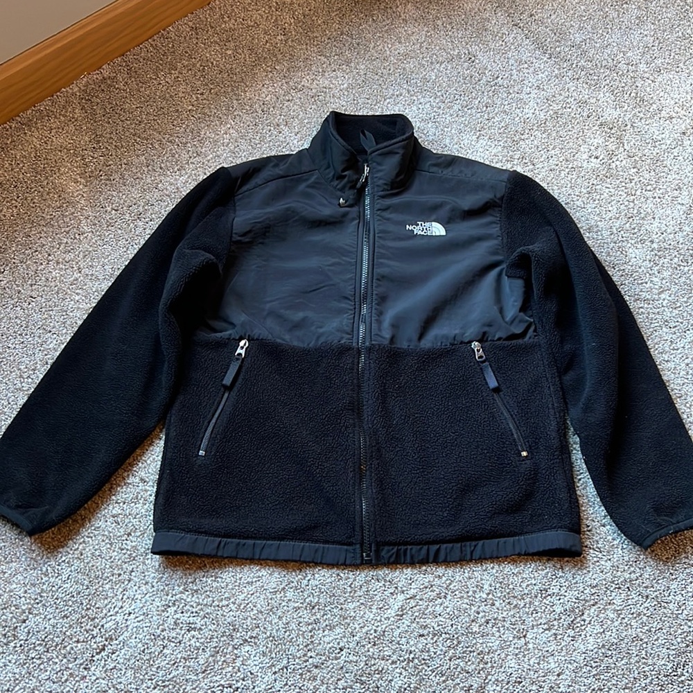Boys north face jacket black. Size large.